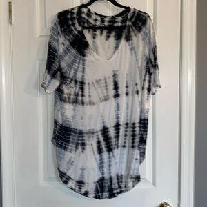 Scoop/v-neck Super Soft Torrid tee